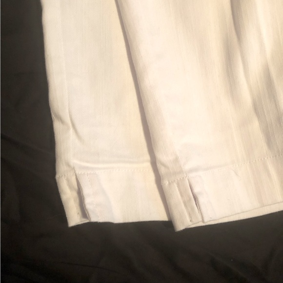 Alfred Dunner White Capris, Petite Size 10P, Elastic back Waistband - Picture 2 of 5